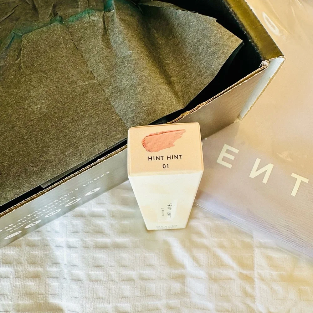 Fenty Beauty Hint-Hint - UNIVERSAL INVISIPINK SHEEN PRO KISS'R LUSCIOUS LIP BALM